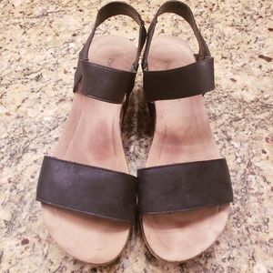 Womens size 10 Pierre Dumas sandals